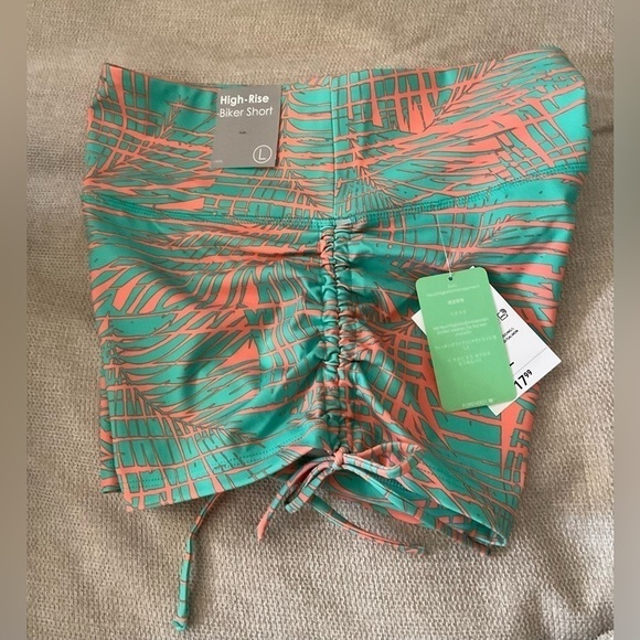 Forever 21 High-Rise Biker Short - Picture 8 of 9